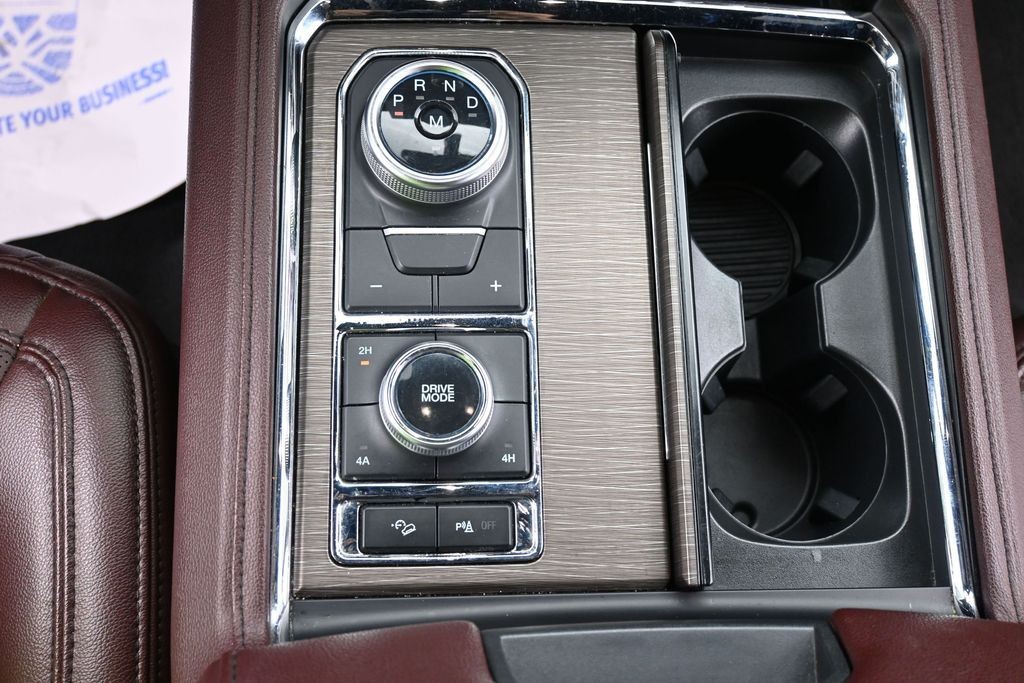 Ford Expedition Vehicle Full-screen Gallery Image 15
