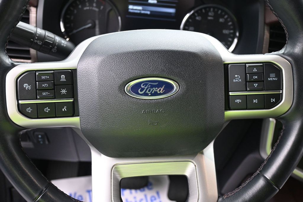 Ford Expedition Vehicle Full-screen Gallery Image 17
