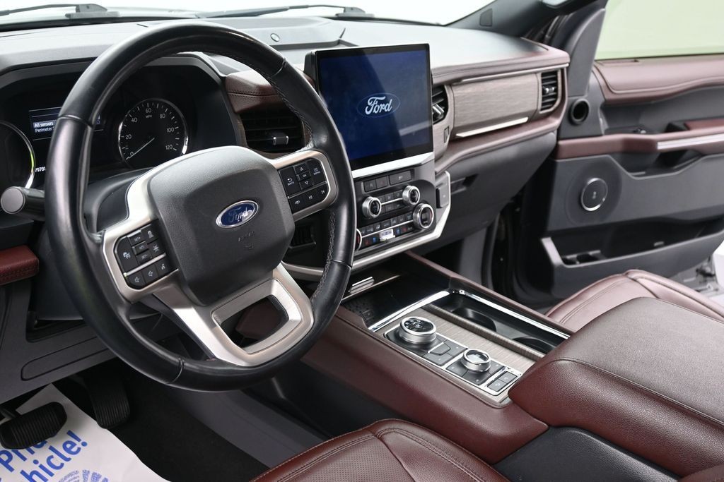 Ford Expedition Vehicle Full-screen Gallery Image 18