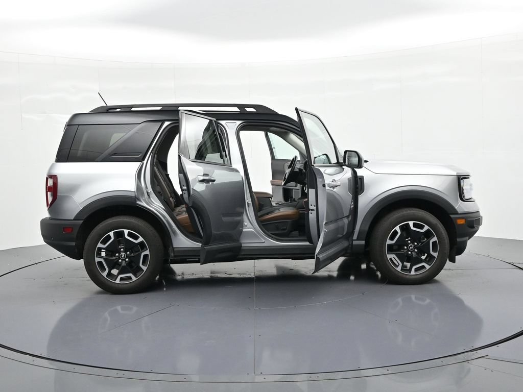 Ford Bronco Sport Vehicle Full-screen Gallery Image 25