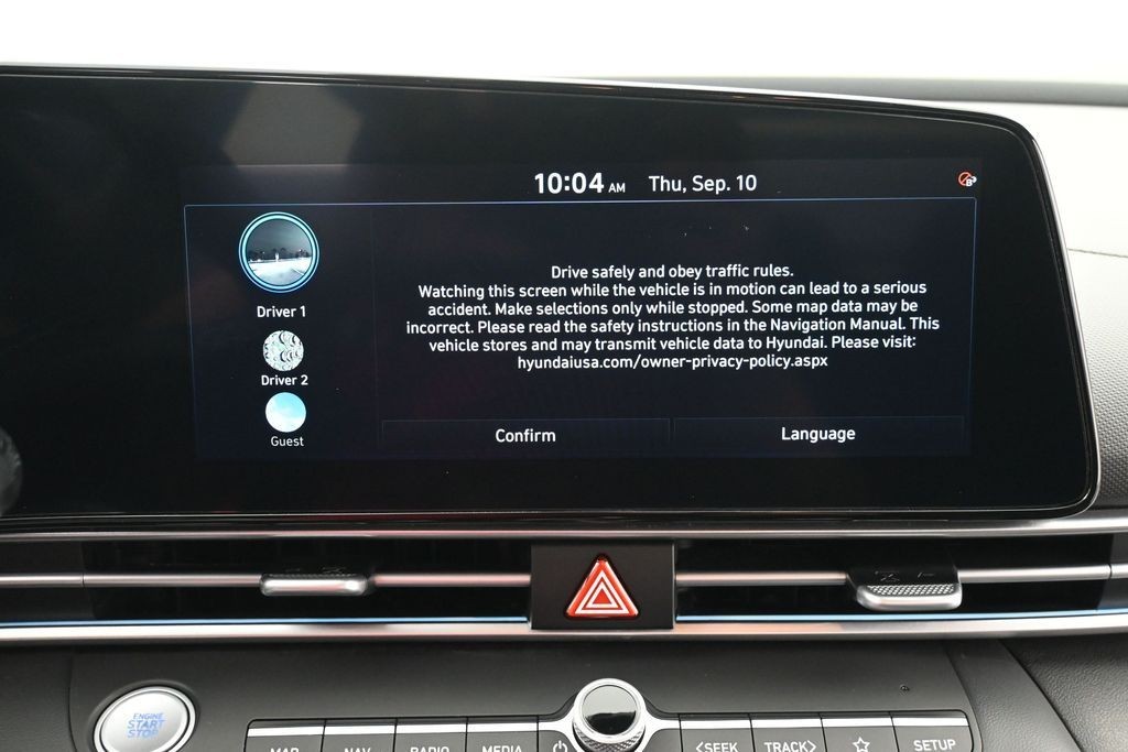 Hyundai Elantra Vehicle Full-screen Gallery Image 10