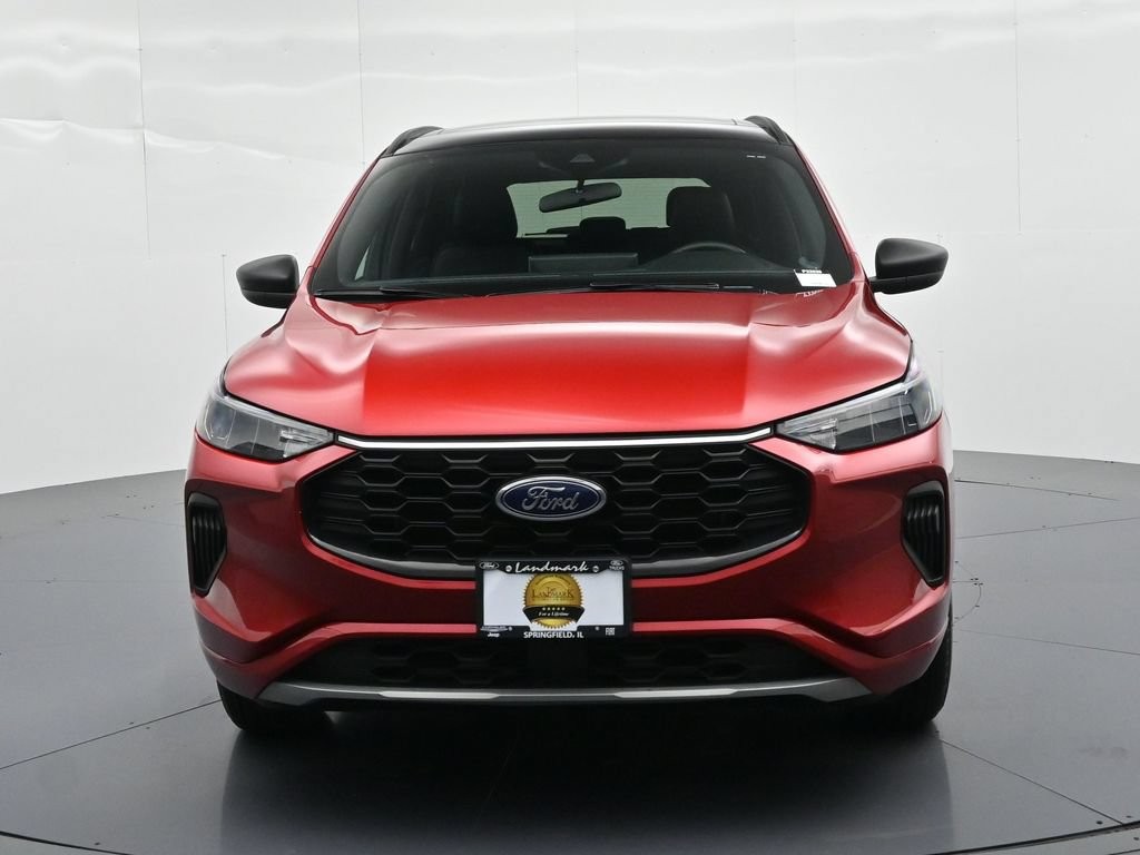 Ford Escape Vehicle Full-screen Gallery Image 3