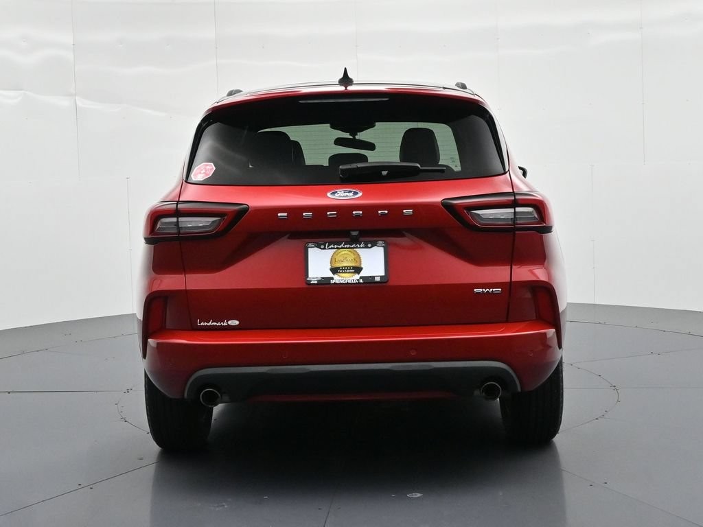 Ford Escape Vehicle Full-screen Gallery Image 7