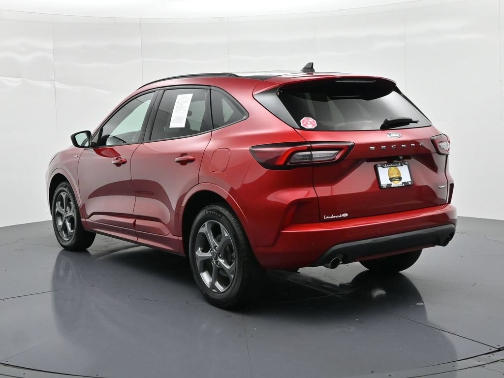 Ford Escape Vehicle Full-screen Gallery Image 8