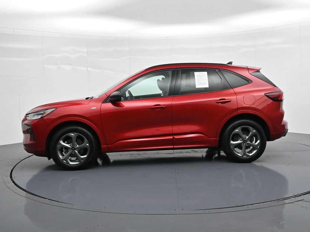 Ford Escape Vehicle Full-screen Gallery Image 9