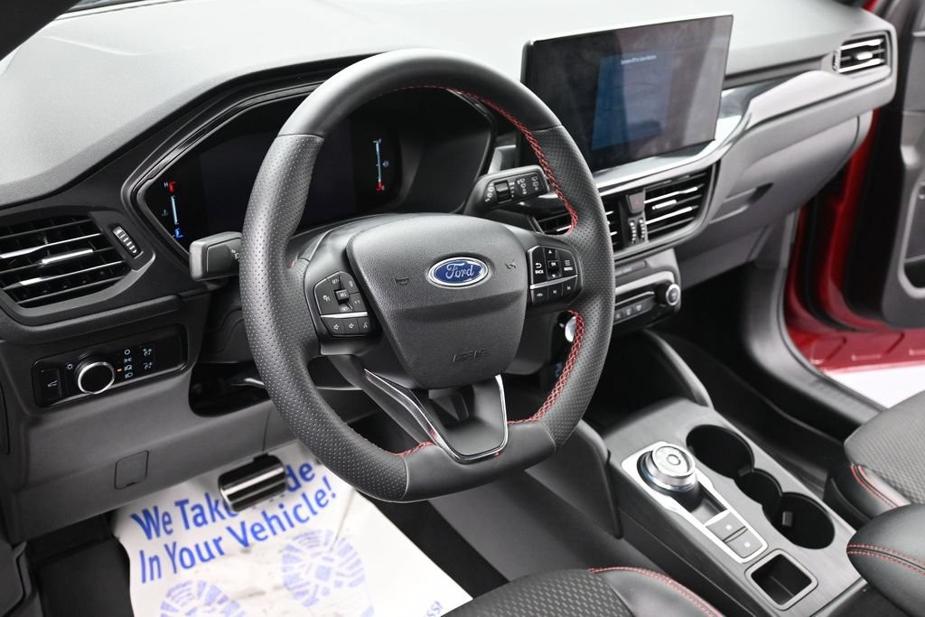 Ford Escape Vehicle Full-screen Gallery Image 14
