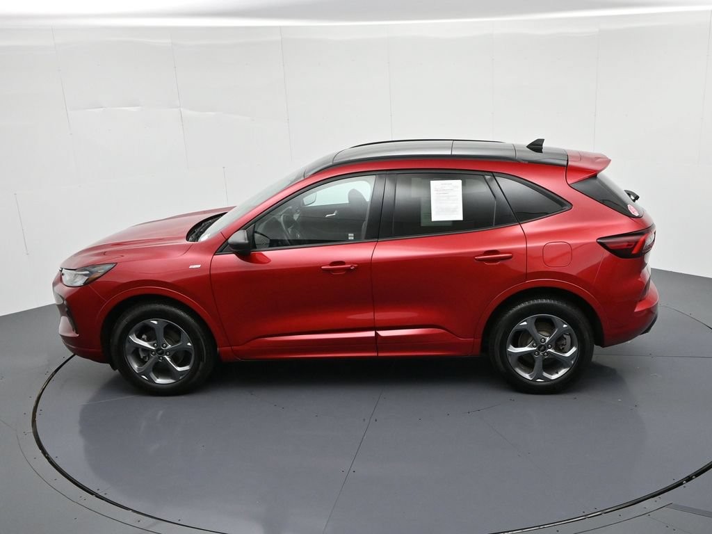 Ford Escape Vehicle Full-screen Gallery Image 18
