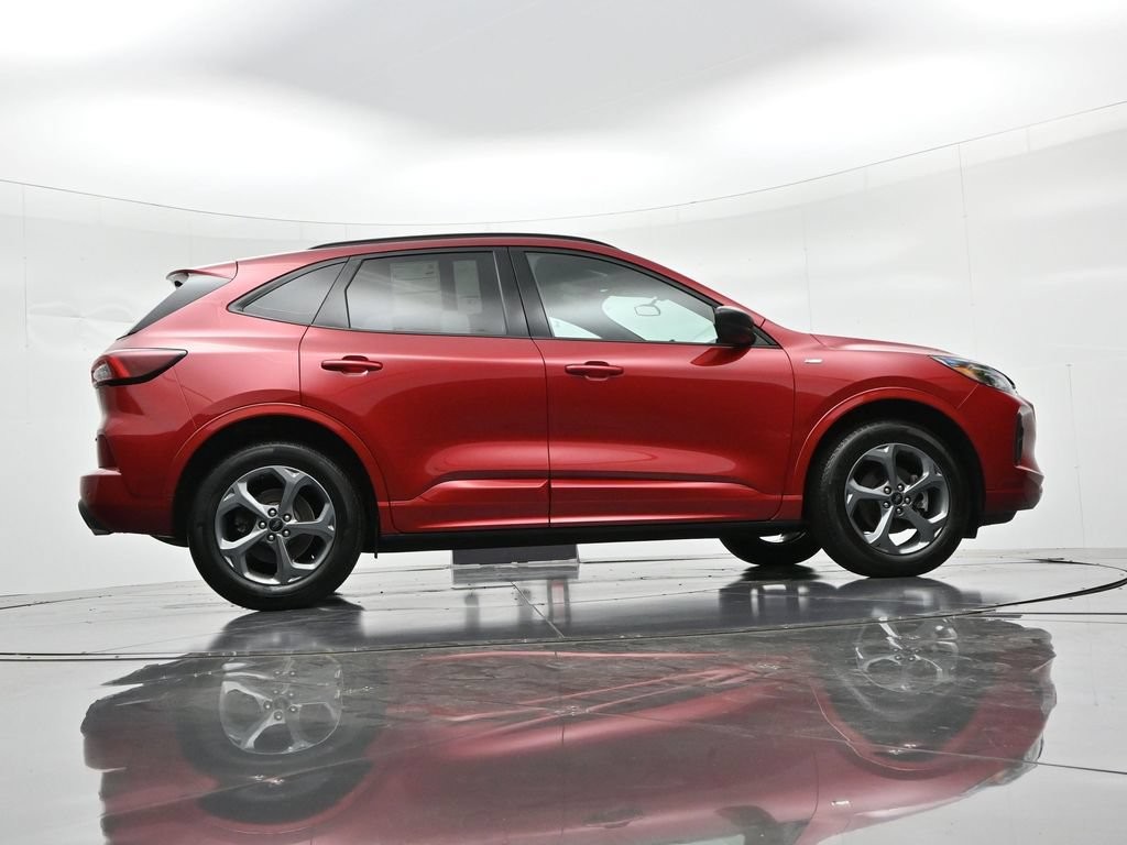 Ford Escape Vehicle Full-screen Gallery Image 22