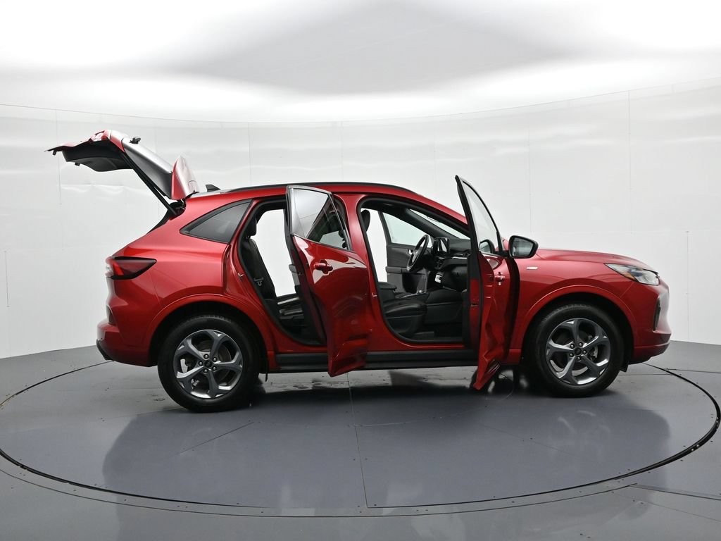 Ford Escape Vehicle Full-screen Gallery Image 23