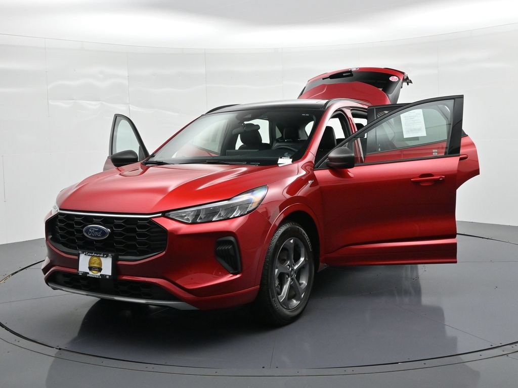 Ford Escape Vehicle Full-screen Gallery Image 25