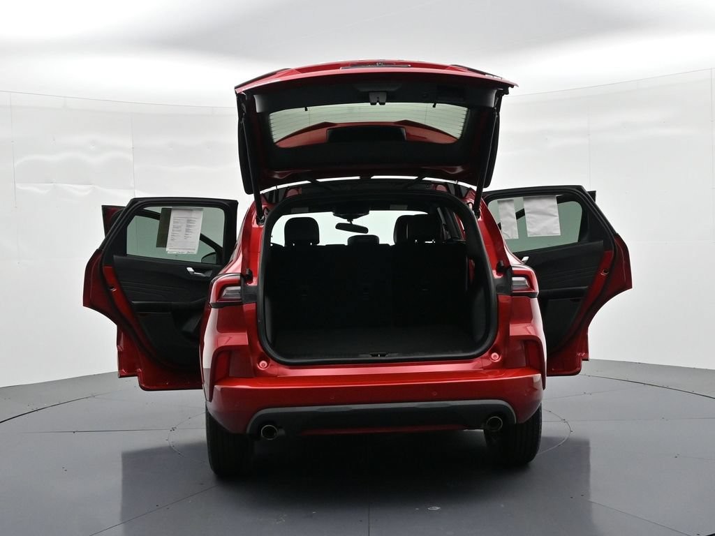 Ford Escape Vehicle Full-screen Gallery Image 26