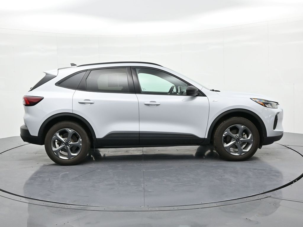 Ford Escape Vehicle Full-screen Gallery Image 5