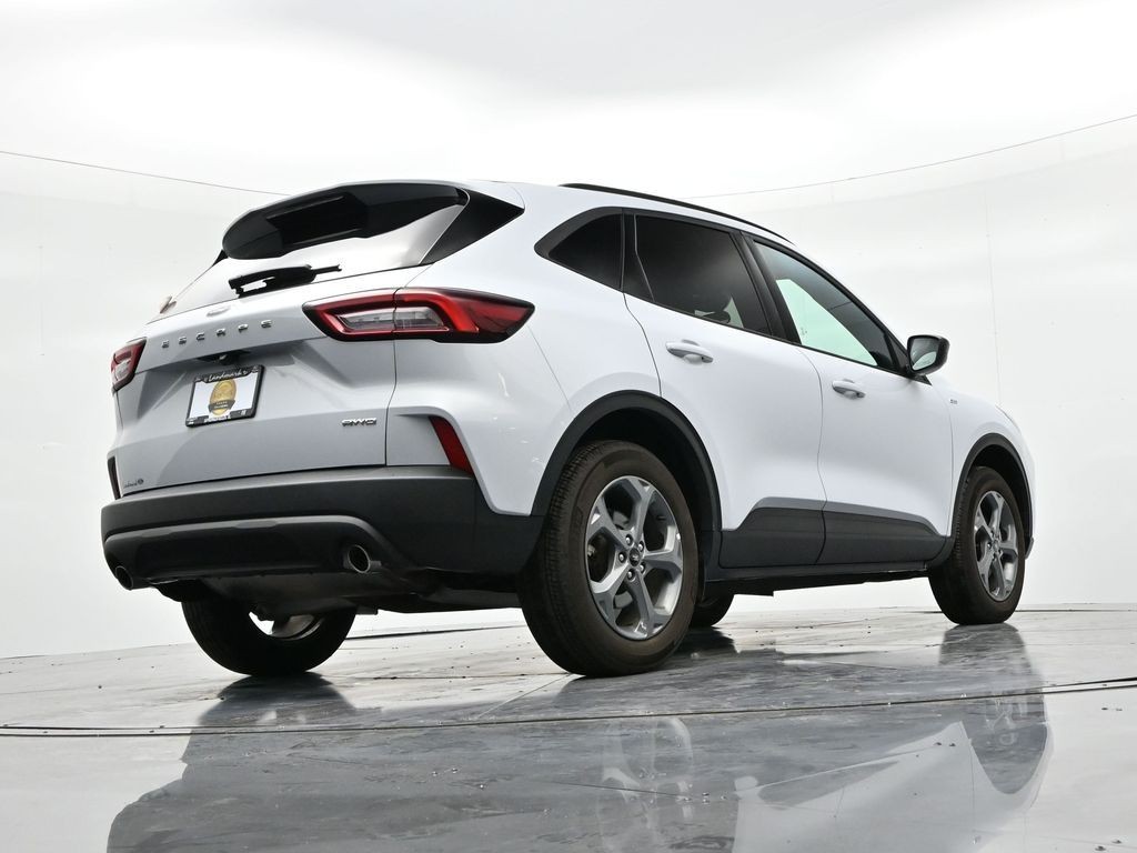 Ford Escape Vehicle Full-screen Gallery Image 22