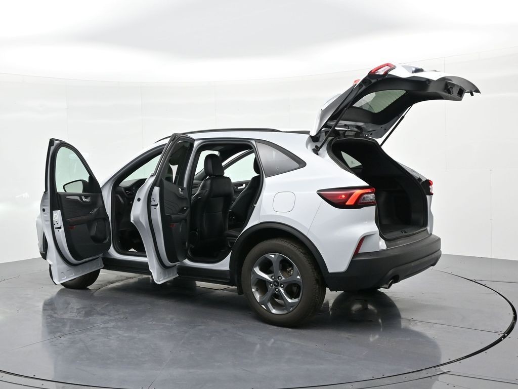 Ford Escape Vehicle Full-screen Gallery Image 25