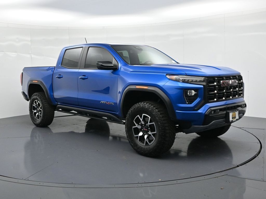 GMC Canyon Vehicle Full-screen Gallery Image 4