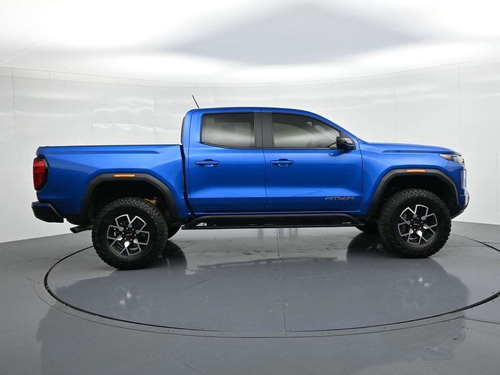 GMC Canyon Vehicle Full-screen Gallery Image 5