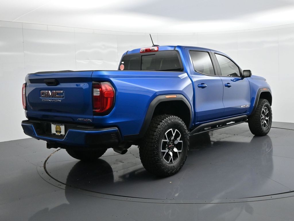 GMC Canyon Vehicle Full-screen Gallery Image 6