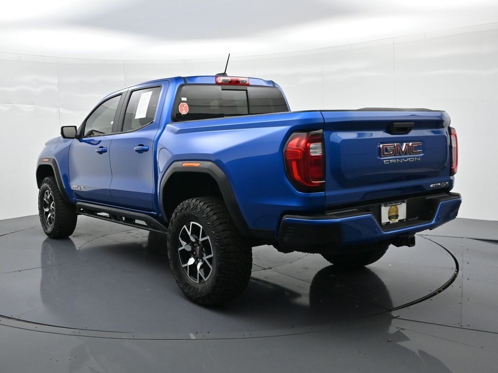 GMC Canyon Vehicle Full-screen Gallery Image 8