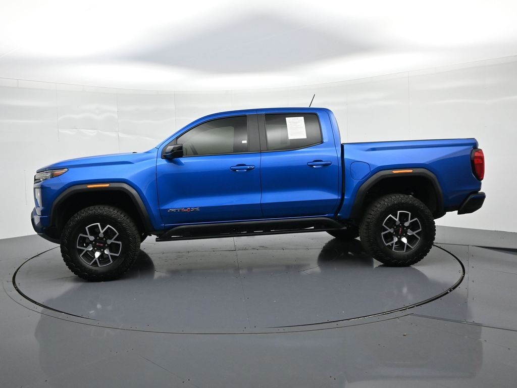GMC Canyon Vehicle Full-screen Gallery Image 9