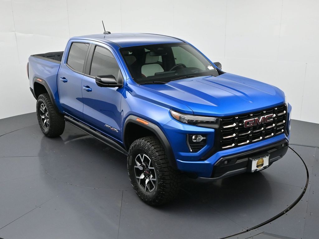 GMC Canyon Vehicle Full-screen Gallery Image 17