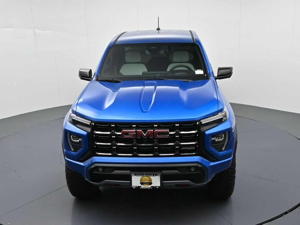 GMC Canyon Vehicle Full-screen Gallery Image 18