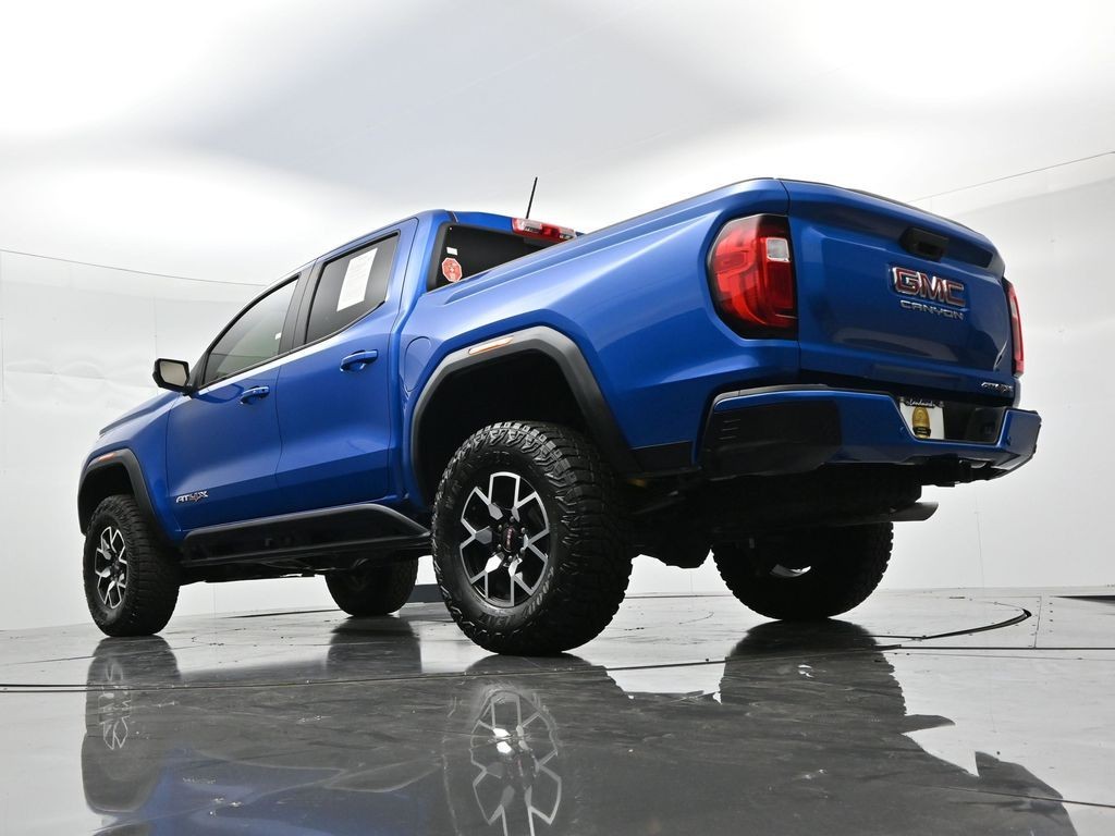 GMC Canyon Vehicle Full-screen Gallery Image 21
