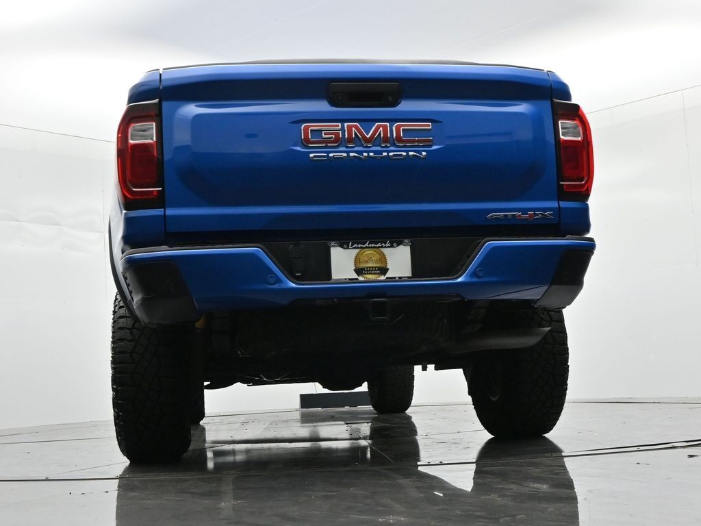 GMC Canyon Vehicle Full-screen Gallery Image 22