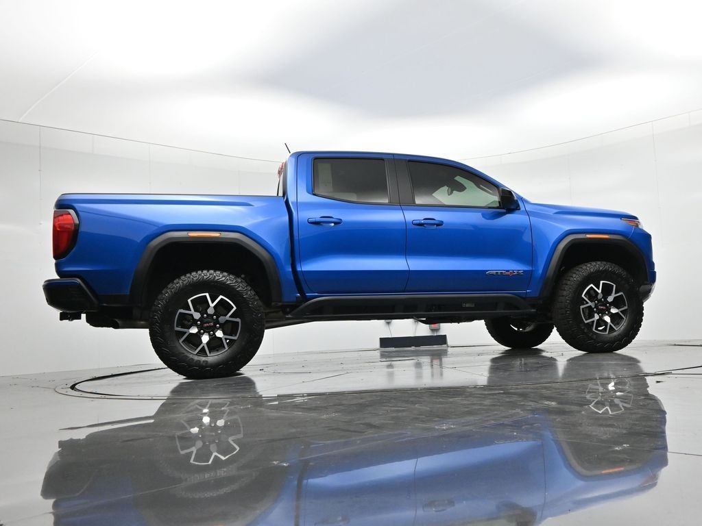 GMC Canyon Vehicle Full-screen Gallery Image 24