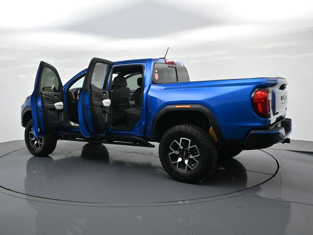 GMC Canyon Vehicle Full-screen Gallery Image 26