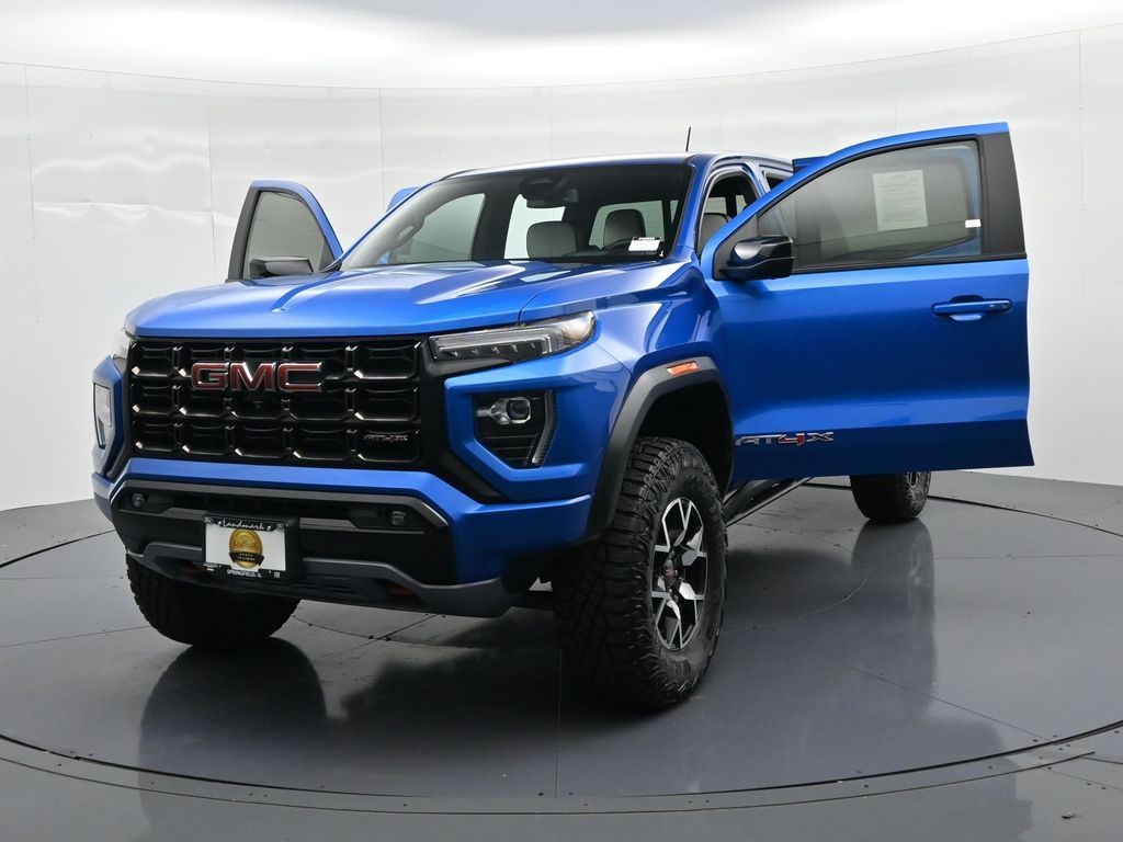 GMC Canyon Vehicle Full-screen Gallery Image 27