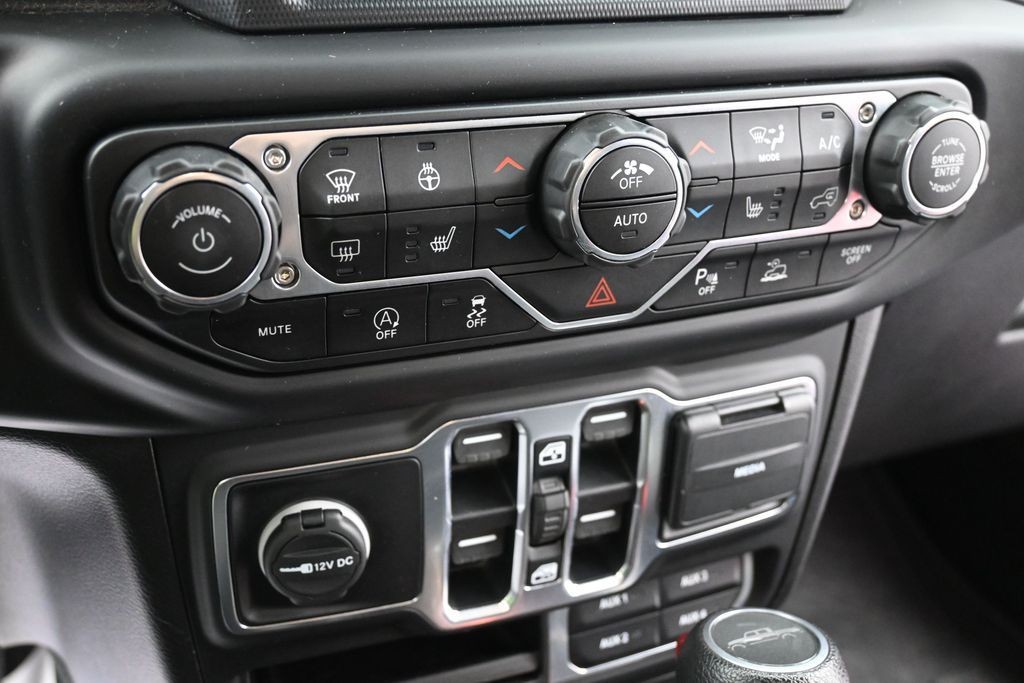 Jeep Gladiator Vehicle Full-screen Gallery Image 11