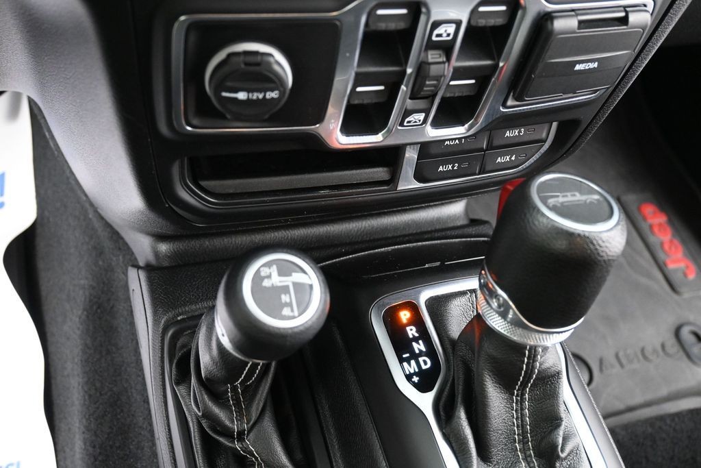 Jeep Gladiator Vehicle Full-screen Gallery Image 12
