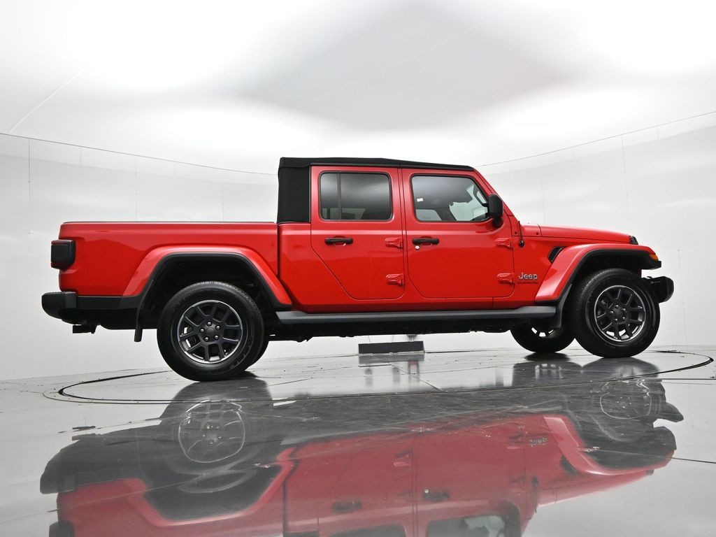Jeep Gladiator Vehicle Full-screen Gallery Image 22