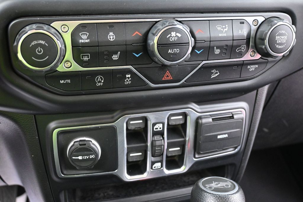Jeep Wrangler Unlimited Vehicle Full-screen Gallery Image 11