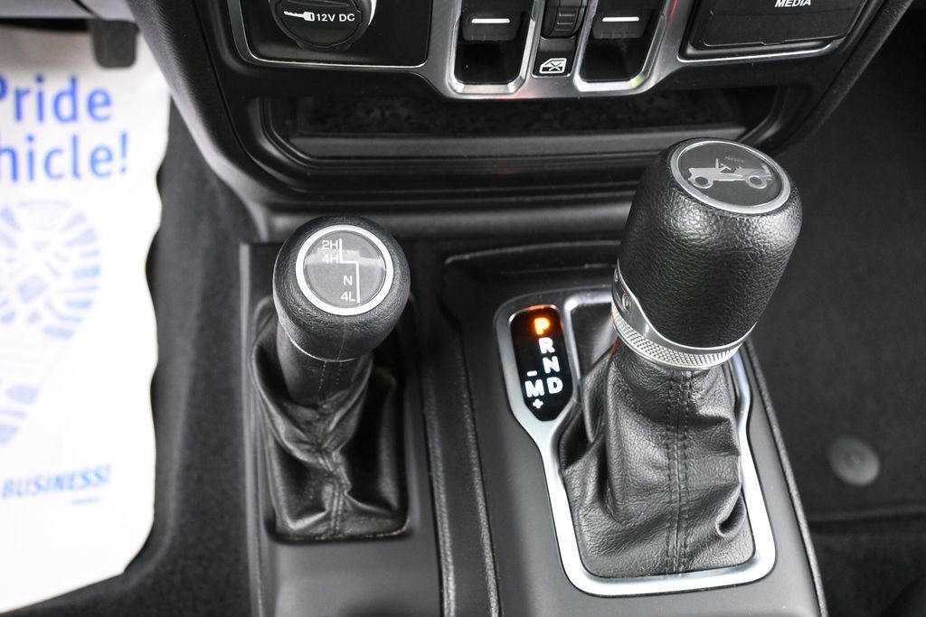 Jeep Wrangler Unlimited Vehicle Full-screen Gallery Image 12