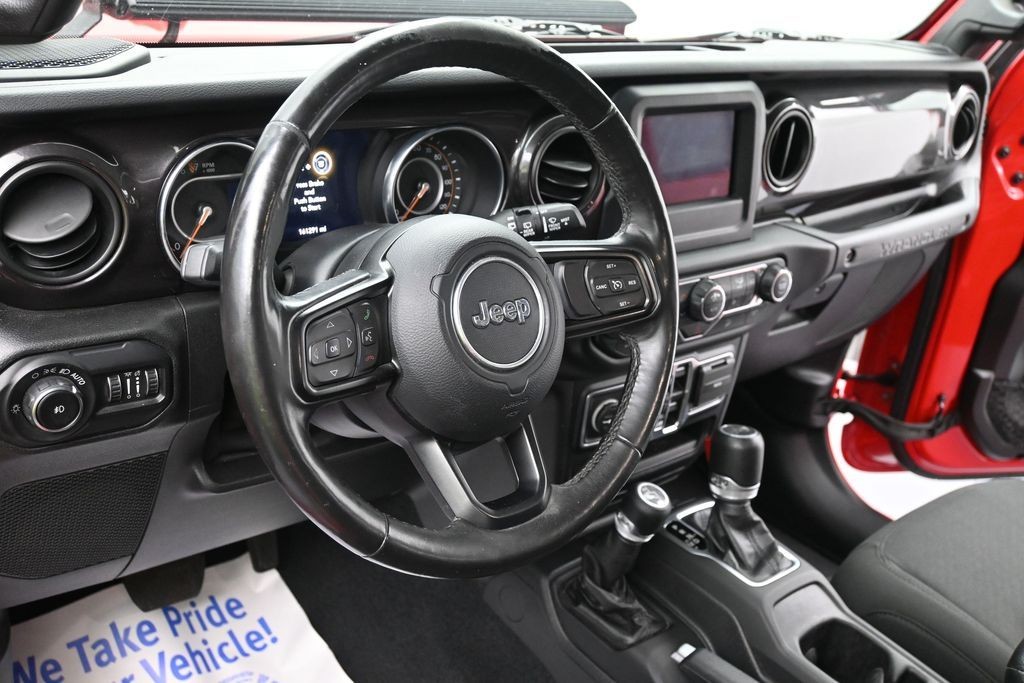 Jeep Wrangler Unlimited Vehicle Full-screen Gallery Image 14