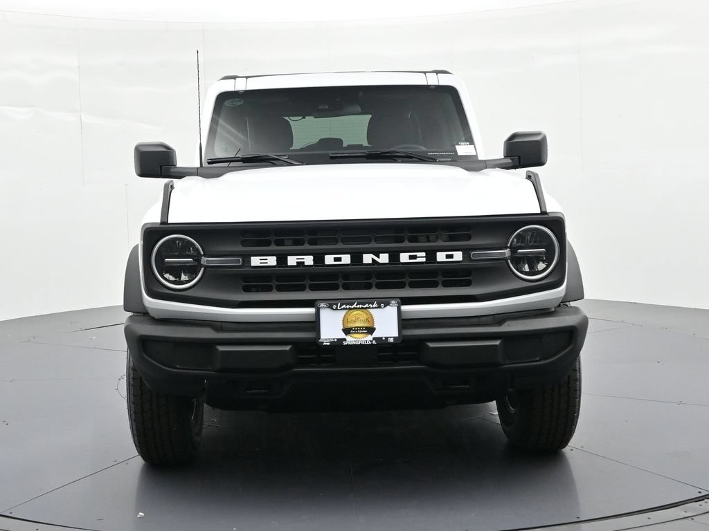 Ford Bronco Vehicle Full-screen Gallery Image 3