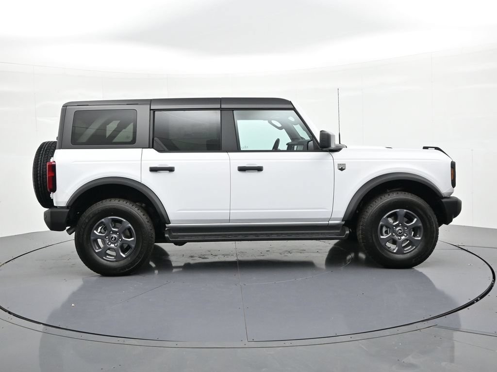 Ford Bronco Vehicle Full-screen Gallery Image 5