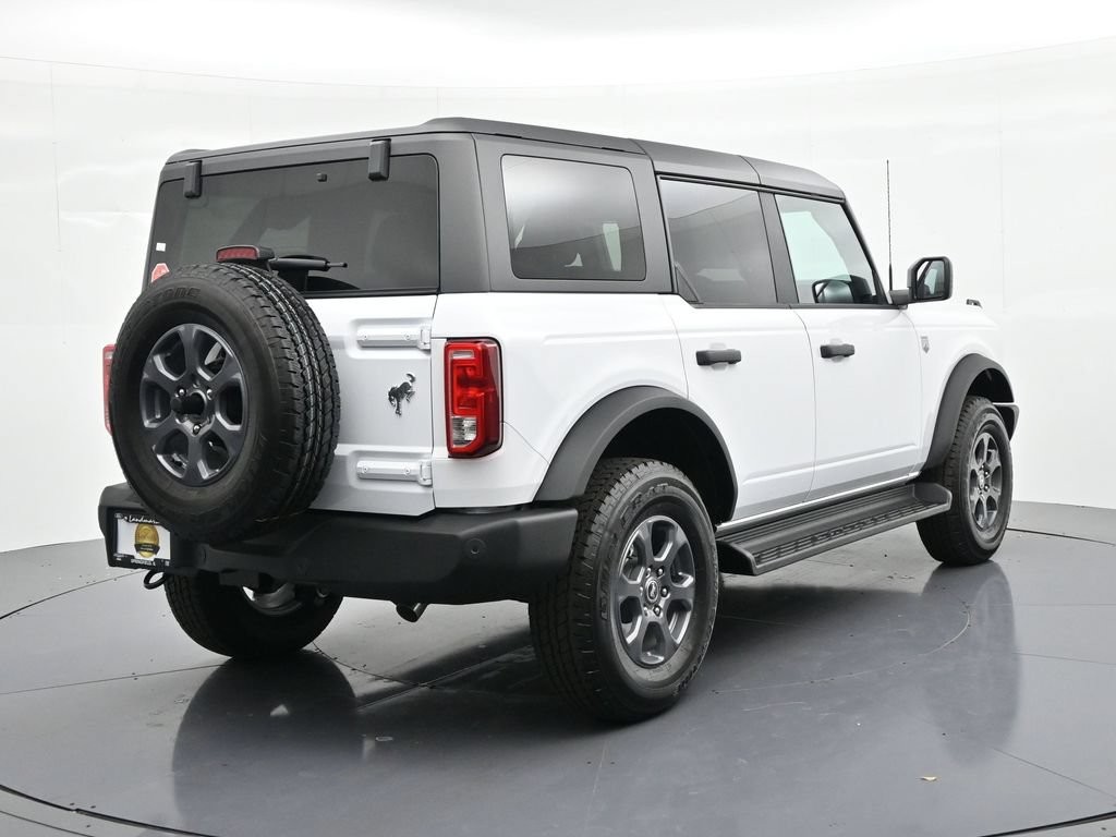 Ford Bronco Vehicle Full-screen Gallery Image 6