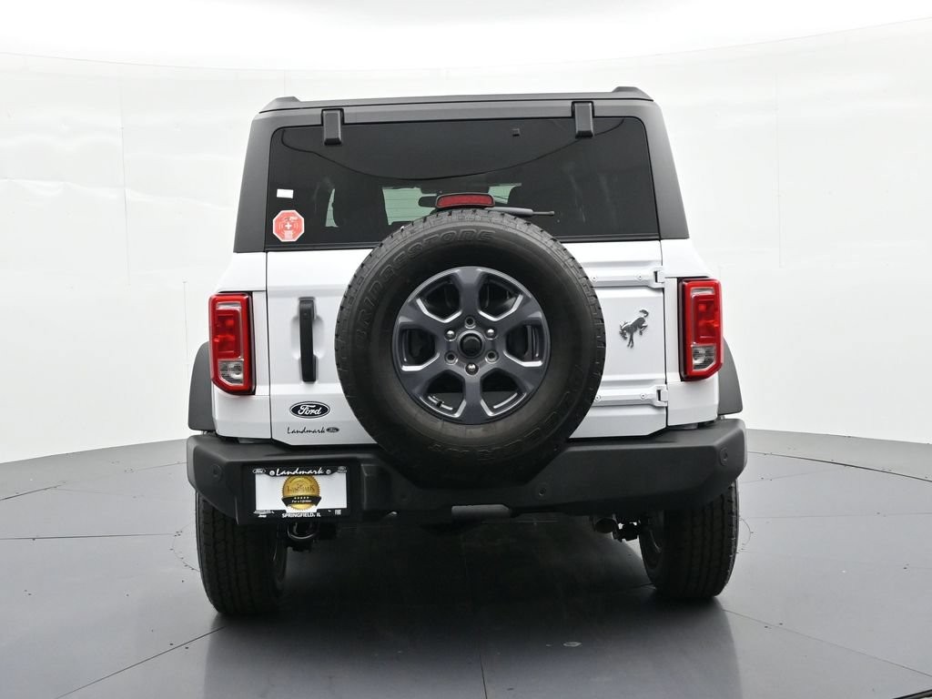 Ford Bronco Vehicle Full-screen Gallery Image 7