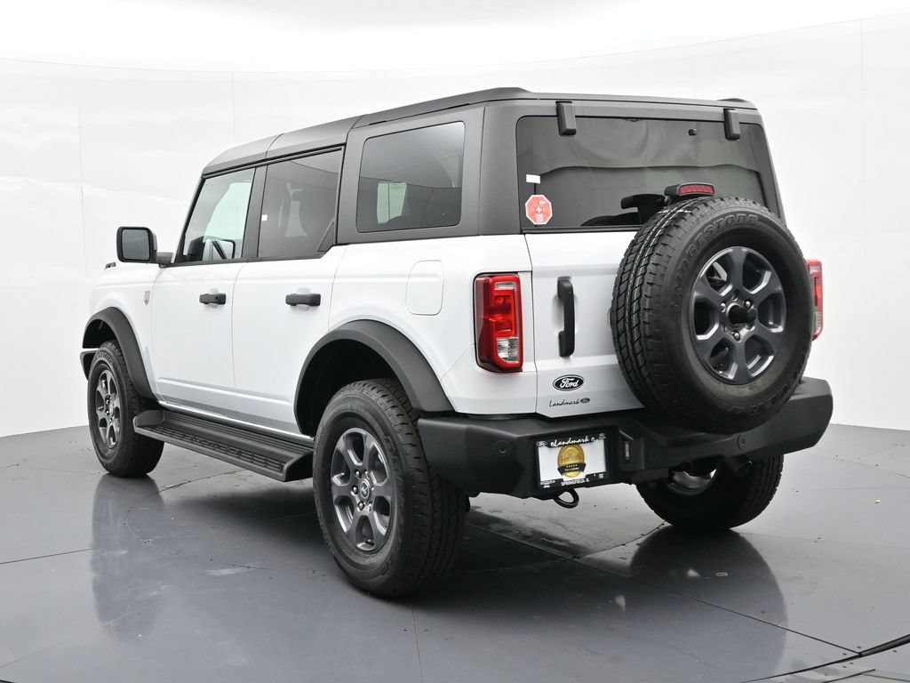 Ford Bronco Vehicle Full-screen Gallery Image 8
