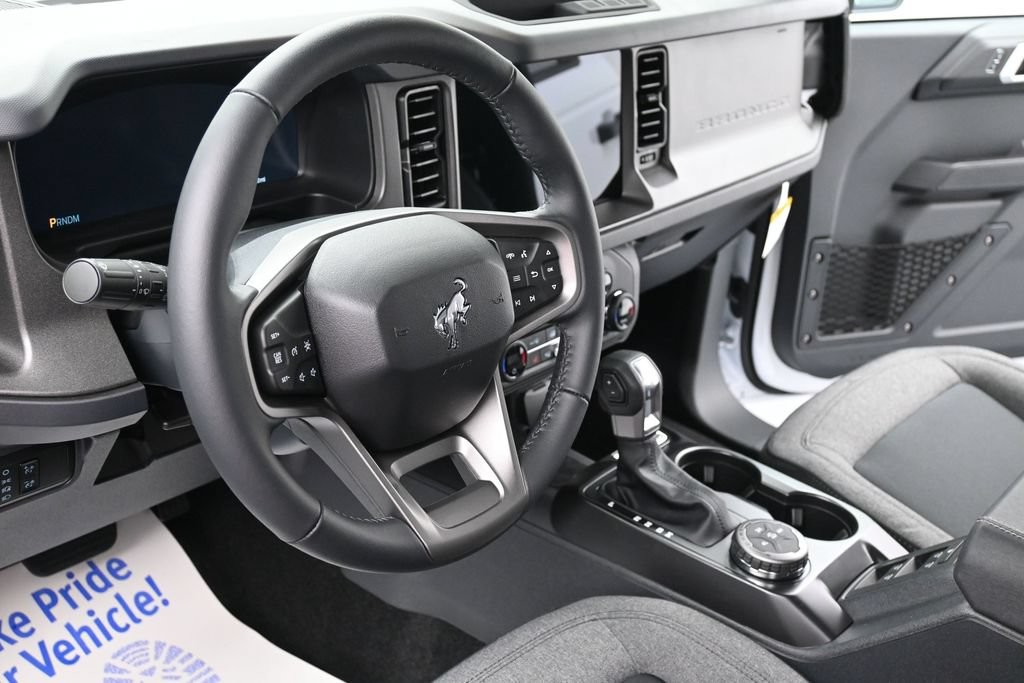 Ford Bronco Vehicle Full-screen Gallery Image 15