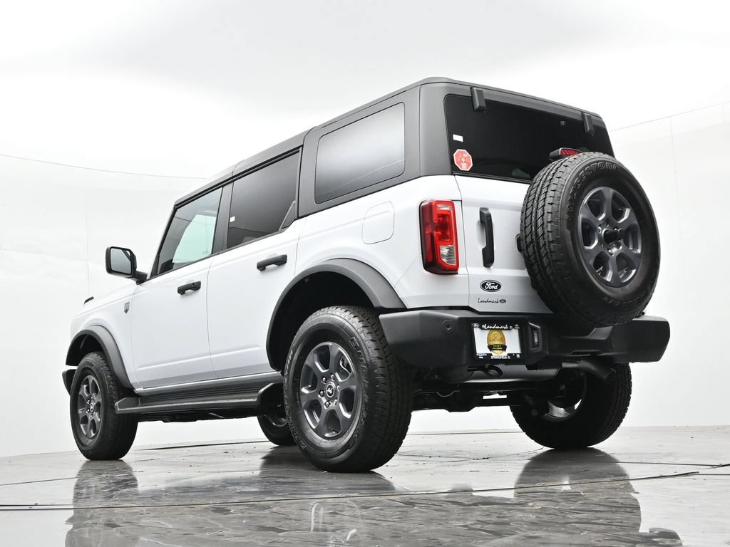 Ford Bronco Vehicle Full-screen Gallery Image 20