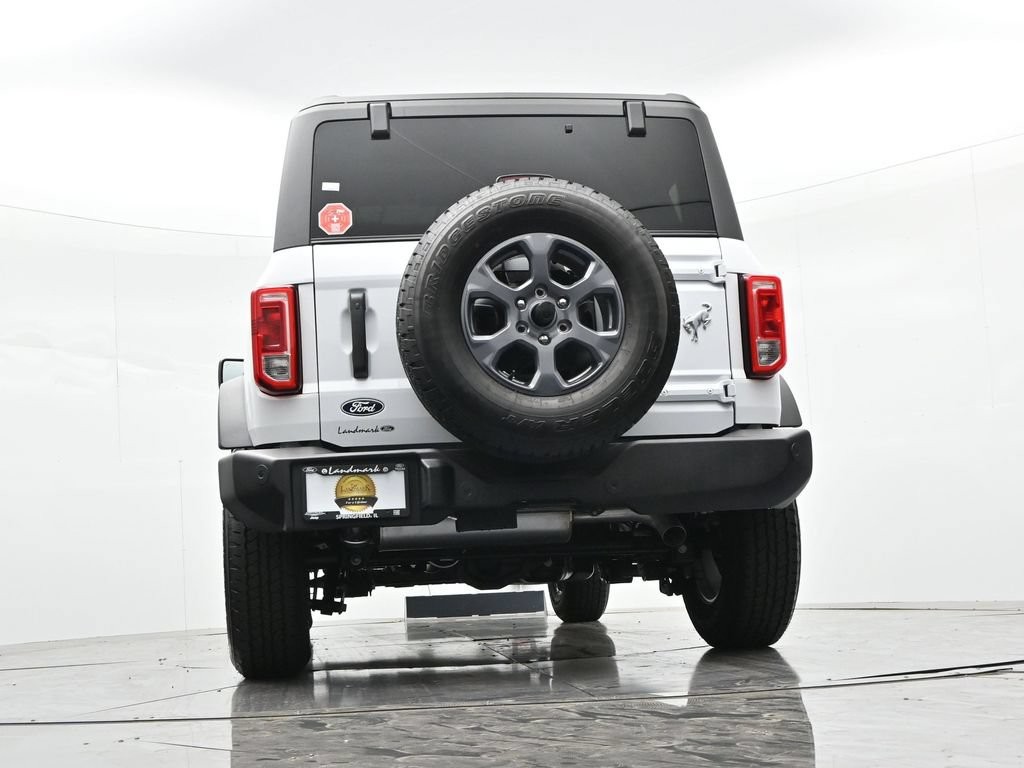 Ford Bronco Vehicle Full-screen Gallery Image 21