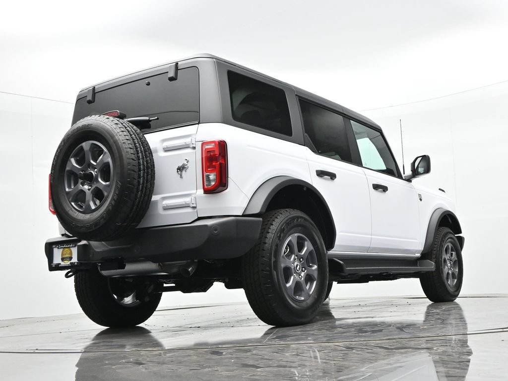 Ford Bronco Vehicle Full-screen Gallery Image 22