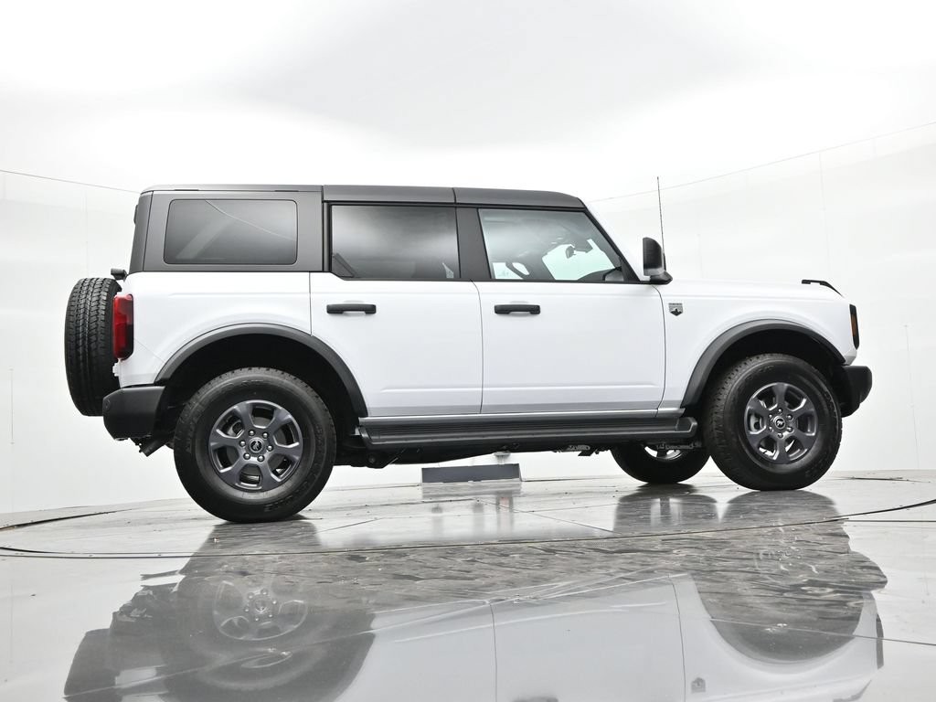 Ford Bronco Vehicle Full-screen Gallery Image 23
