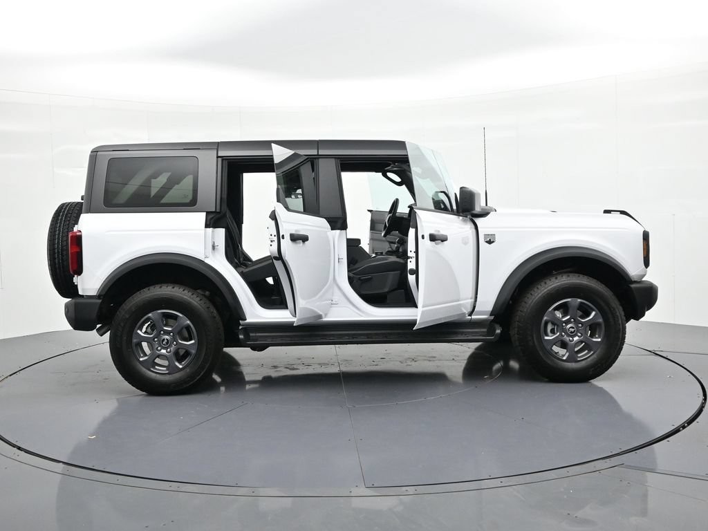 Ford Bronco Vehicle Full-screen Gallery Image 24