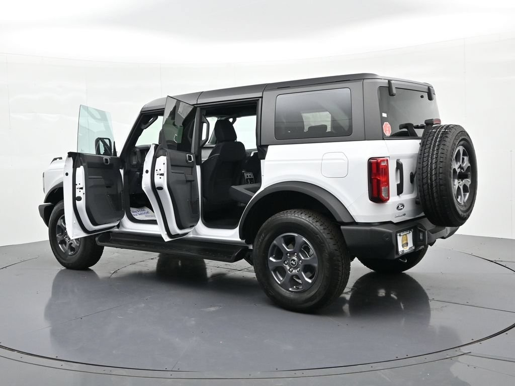 Ford Bronco Vehicle Full-screen Gallery Image 25