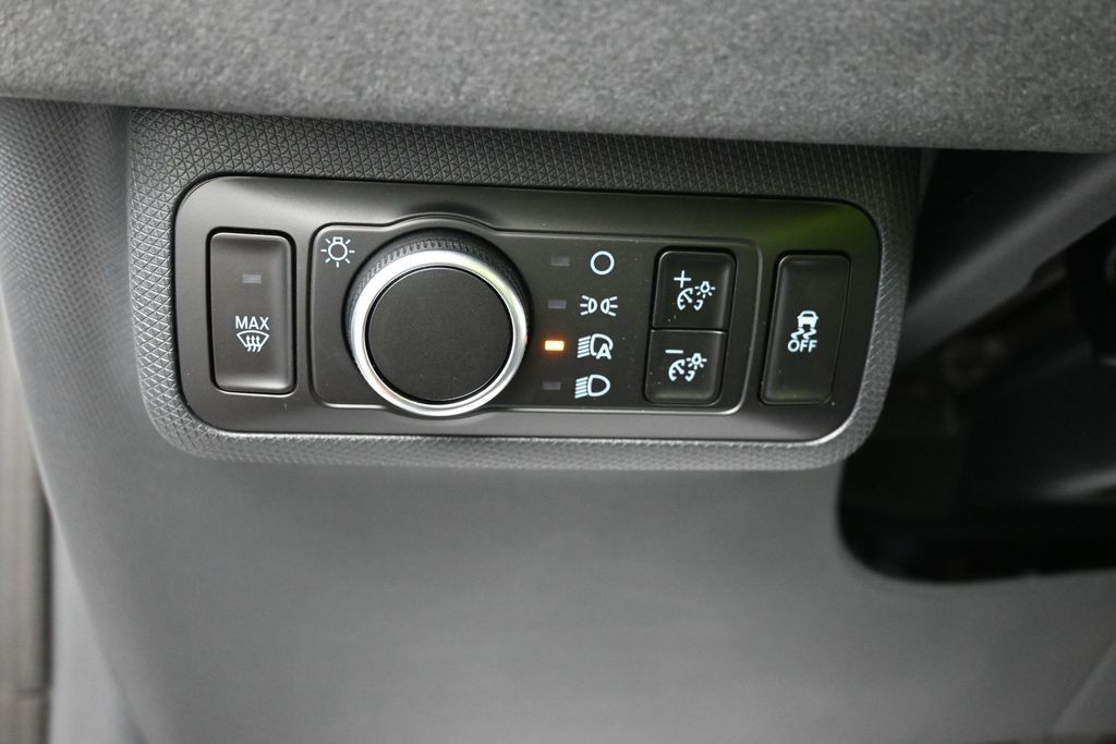 Ford Mustang Mach-E Vehicle Full-screen Gallery Image 14