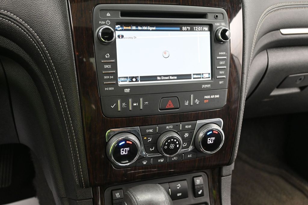 Chevrolet Traverse Vehicle Full-screen Gallery Image 12